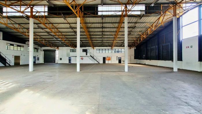 Industrial Warehouse to Rent in Red Hill: 1,616m2, 250 Amps power, secure access.