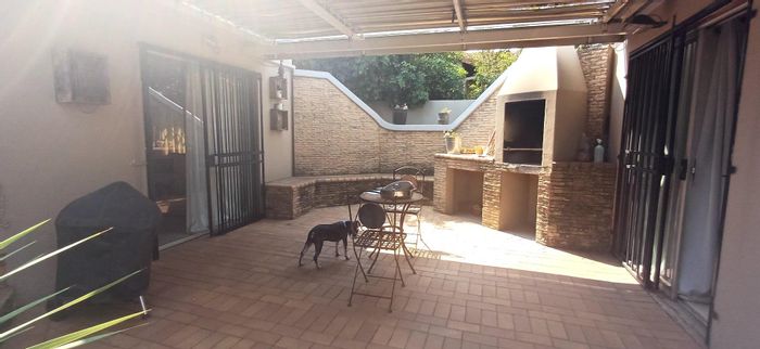 Property #2418582, Cottage Rental Monthly in Menlo Park