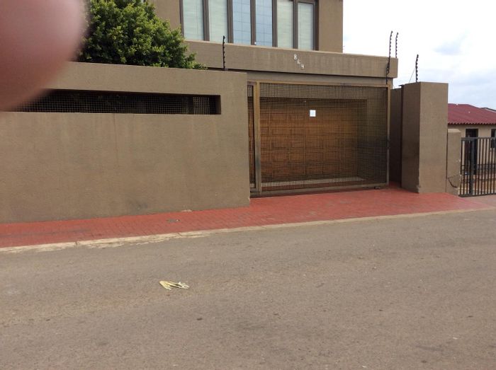 Property #2232754, House rental monthly in Tladi