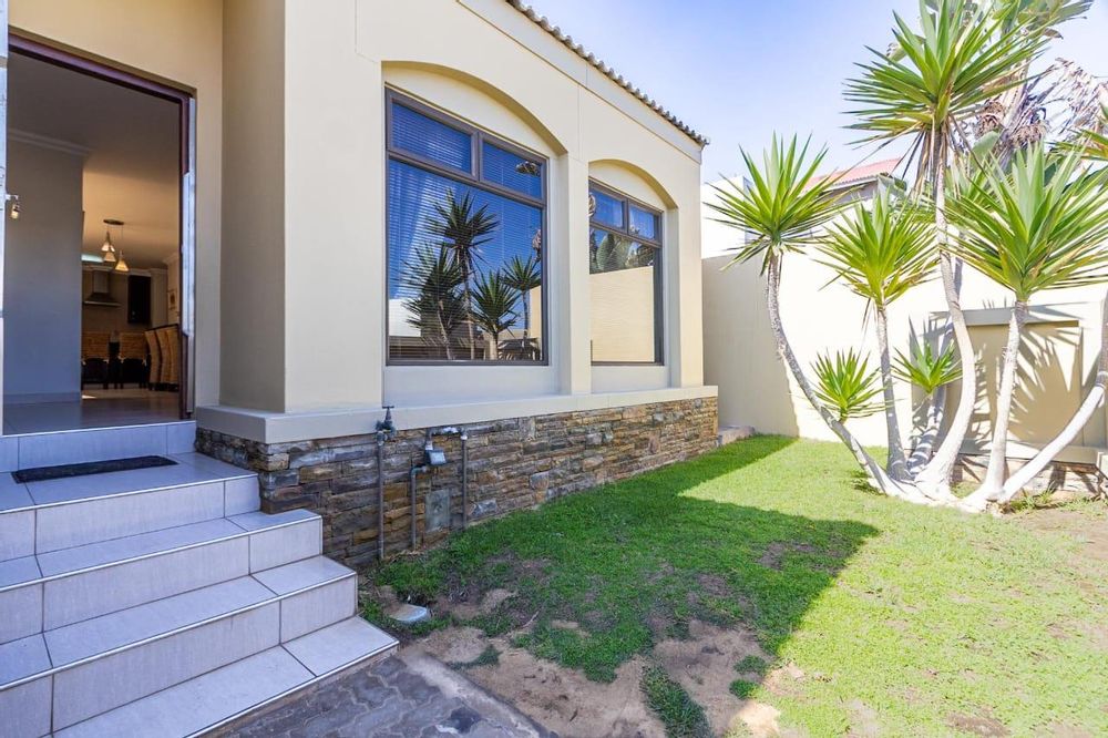 Private front garden