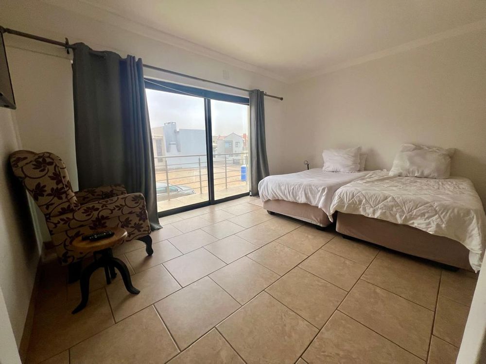 Bedroom 3 with balcony