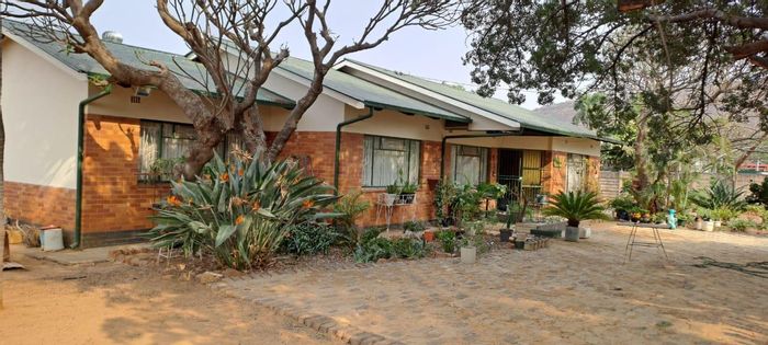 Spacious Pretoria North house with 3 bedrooms, large yard, and multiple garages for sale.
