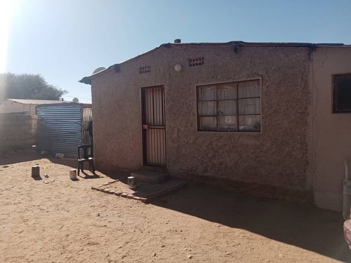 Katutura House For Sale: 1 bedroom, potential for expansion, close to amenities.