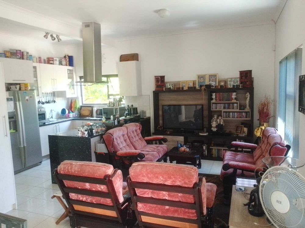 General view of the central section of the dwelling been the open plan kitchen living room 