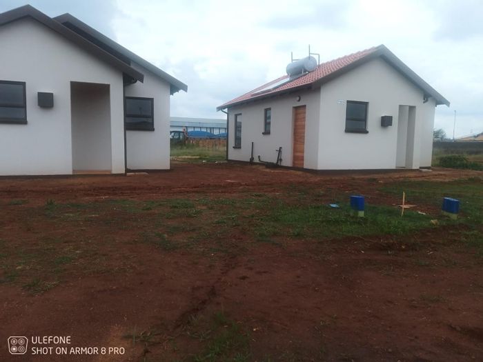 3-Bed House For Sale in Windmill Park with Open Plan Living and Nearby Amenities.