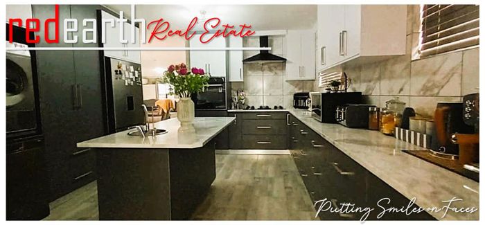 Henties Bay Central House For Sale: 3 beds, flat, garage, near beach.