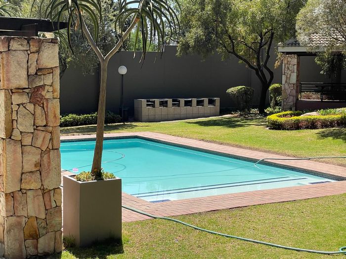 Bryanston Apartment For Sale: One Bedroom, Pool, Braai Area, First Floor Access.