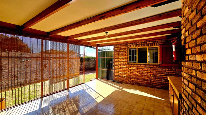 For Sale: Spacious 3-Bedroom Townhouse in Wonderboom with Garages and Outdoor Area.