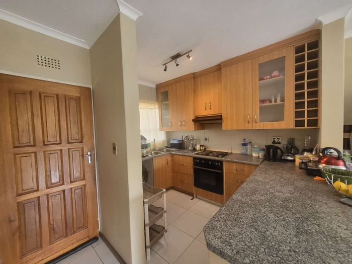 Property #2054894, Apartment sold in Buccleuch