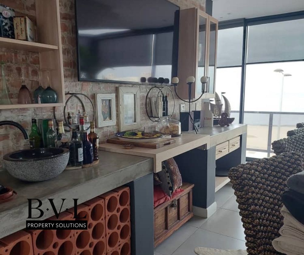 Entertainment/ Dining room