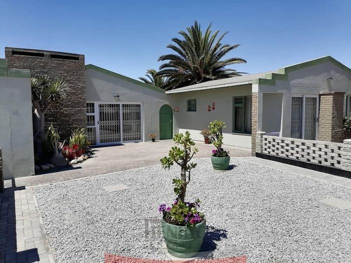 For Sale: Vineta House with 3 Bedrooms, Studio Apartment, and Beach Access.