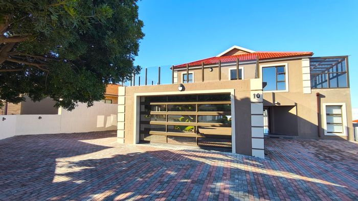 House To Rent in Monte Christo: 4 bedrooms, pool, ocean views, pet-friendly.