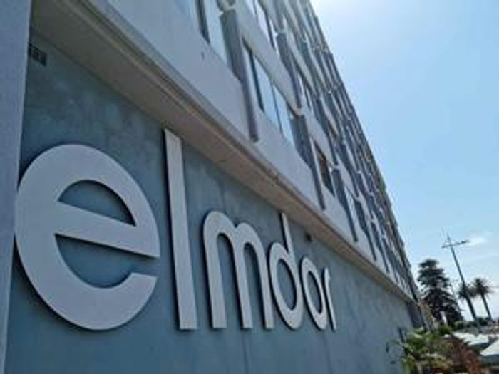 Bright Humewood Bachelor Apartment To Rent, near Kings Beach with secure parking.