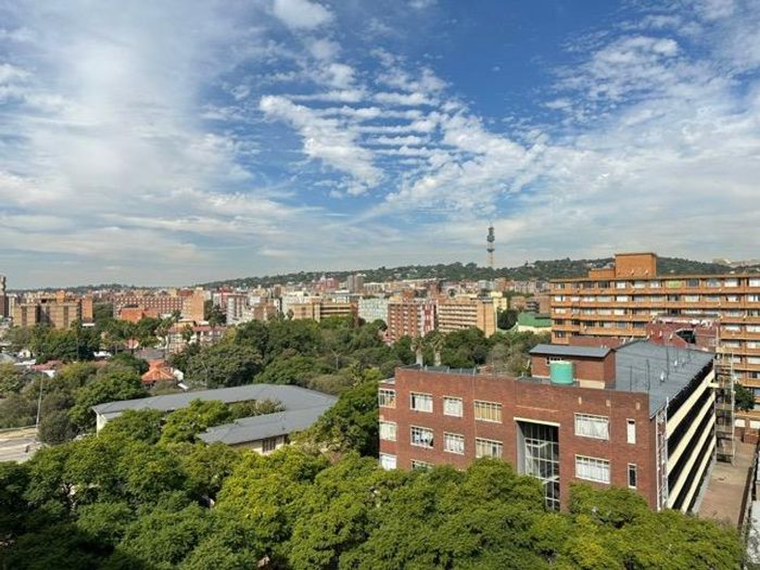 For Sale: 4.5-bedroom apartment in Pretoria Central, fully tenanted, R12,000 income.