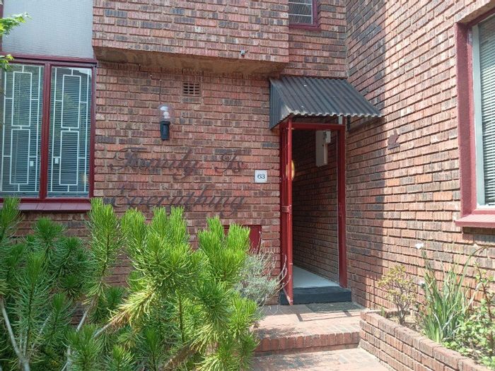 Townhouse for Sale in The Hill: 2 beds, pool, pet-friendly, secure living.