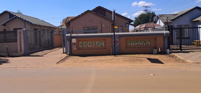 Soshanguve Ext House For Sale: 3 Beds, 2 Baths, Double Garage, Prime Location.