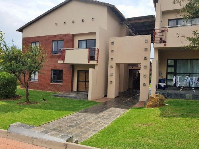 For Sale: Apartment in Jackal Creek Golf Estate with golf course, pool, and clubhouse.