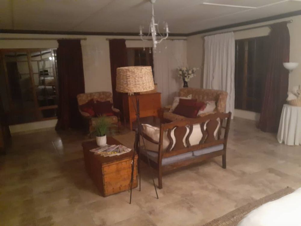 Lounge area in Bedroom 1