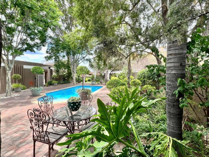 Klein Windhoek House For Sale: Spacious, Entertainer's Dream with Pool and Garden