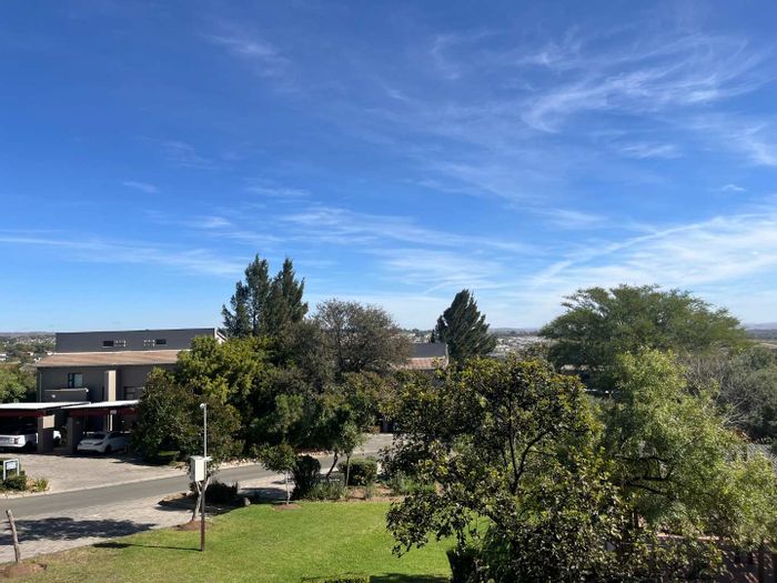 2-Bedroom Apartment To Rent in Jackal Creek Golf Estate with golf course access.