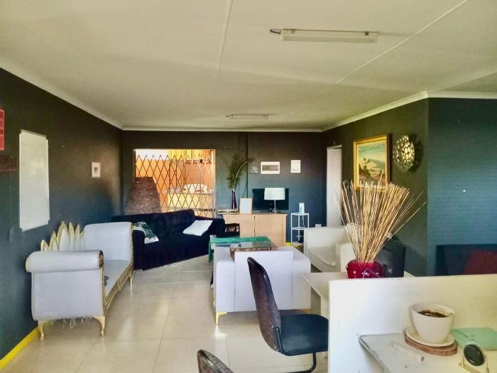 Oshakati Central Business Space To Rent: Offices, showroom, warehouse, dual access.