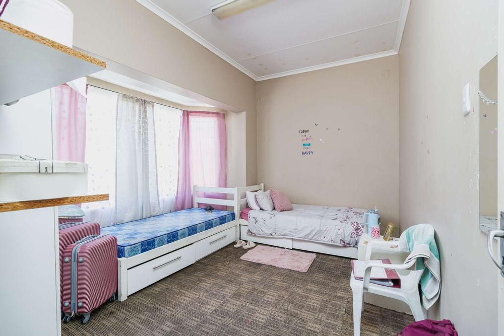 Main House - Bedroom 4