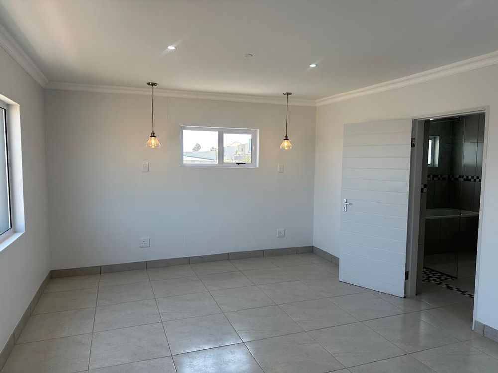 Main bedroom upstairs with onsuite bathroom 