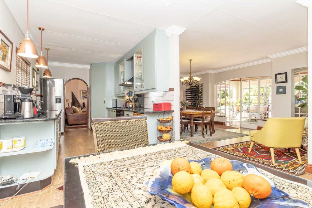 Spacious eat-in kitchen area