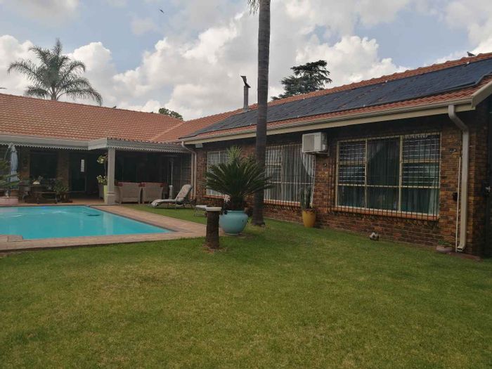 Sunward Park Residential properties for sale