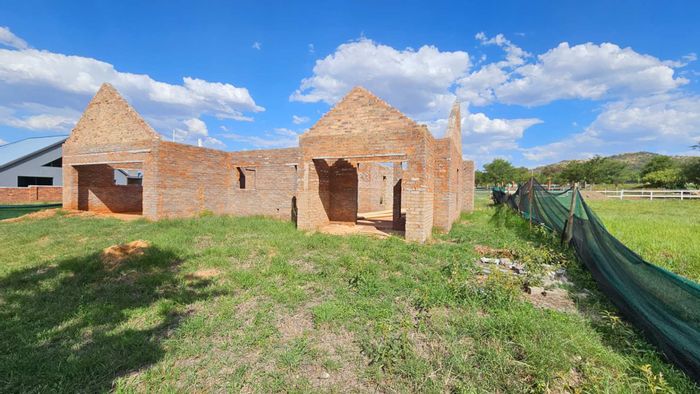 For Sale: House in Meerhof with 4 bedrooms, double garage, and mountain views.