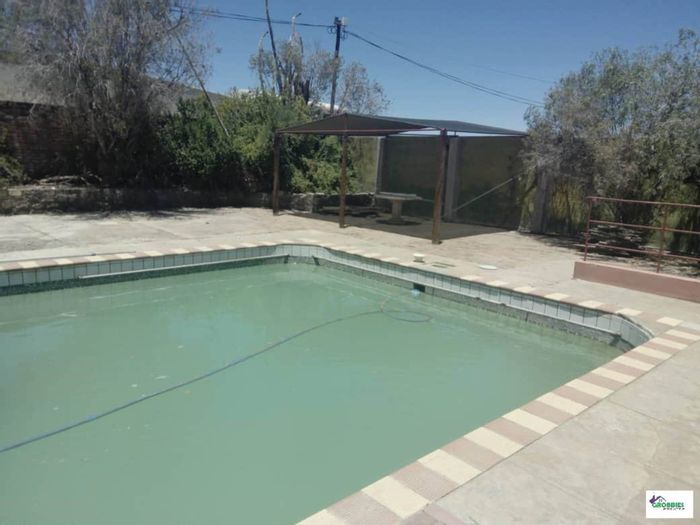 Spacious House with Pool and Outbuildings in Keetmanshoop Central for Sale