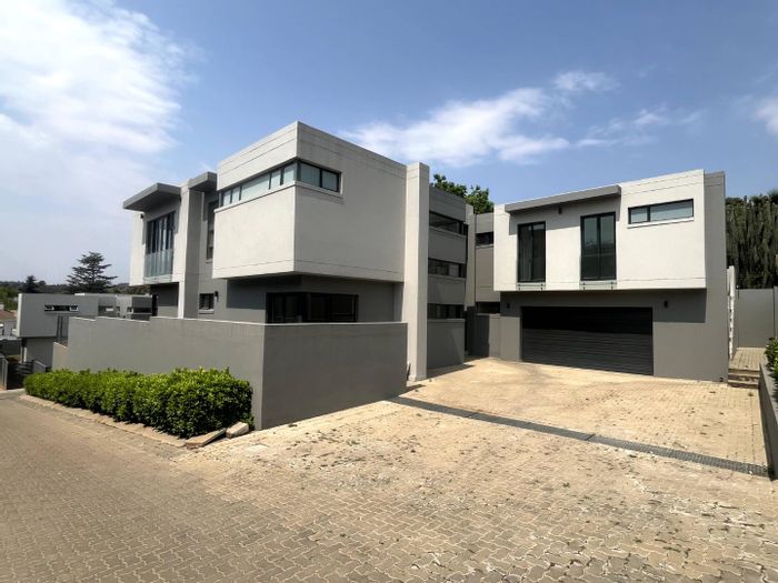 Bryanston East House For Sale: 5 en-suite bedrooms, pool, gourmet kitchen, panoramic views.
