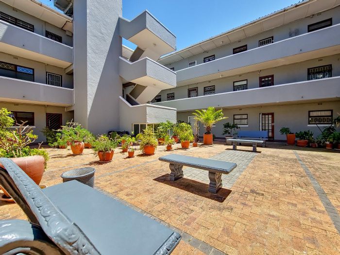 To Rent: Sea Point Apartment with 3 Bedrooms, Unfurnished, Near Promenade and Amenities.