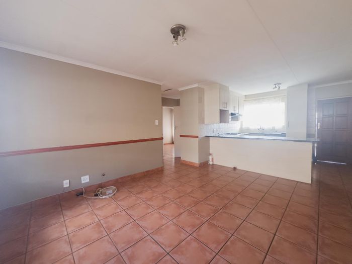 Garsfontein Townhouse For Sale: 2 beds, private garden, covered patio, close to amenities.