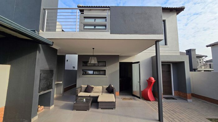 Equestrian Townhouse For Sale: Secure Living Near Amenities, No Load Shedding!