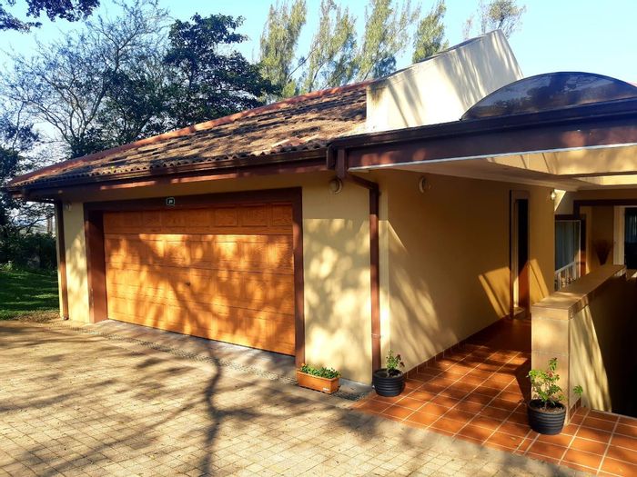 Wakenshaw Estate Apartment To Rent: 3 beds, wrap-around balcony, pet-friendly, serene forest views.