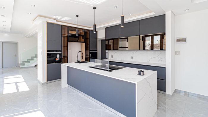 For Sale: House in Fourways with 5 bedrooms, cinema, pool, and garden.