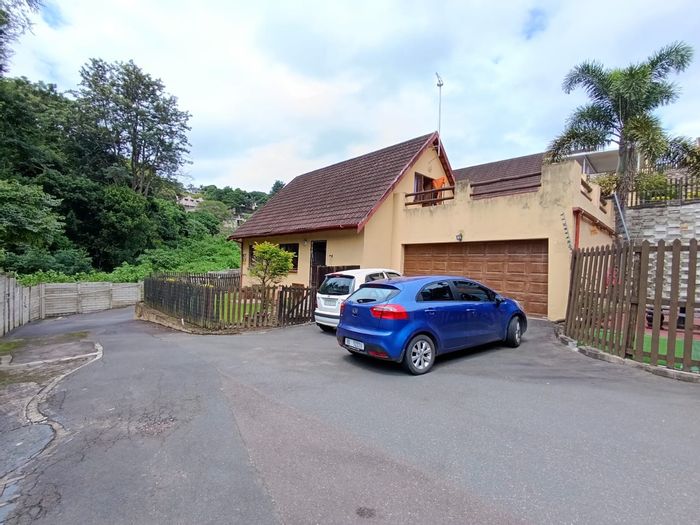 Queensburgh Central Townhouse For Sale: 3 beds, private garden, double garage, security.