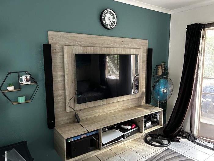 For Sale: Florentia Townhouse, 2 beds, balcony, open plan living, carport.