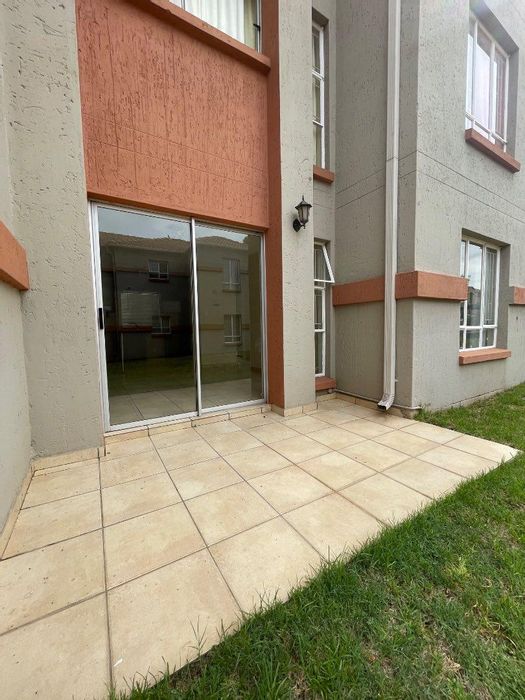 Aeroton Townhouse To Rent: 2 Bedrooms, pool, clubhouse, easy access to transport.