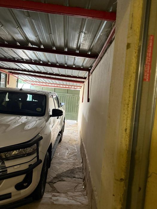 Wanaheda house for sale: 4 bedrooms, garage, braai area, plus 2 outside rooms.