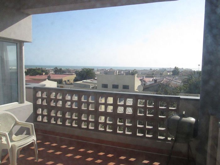 For Sale: Spacious Vineta Apartment with 4 Bedrooms, Double Garage, and Balconies.