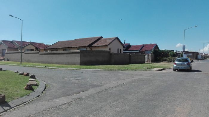 For Sale: House in Kagiso 1 & 2 with 3 beds, garage, and spacious yard.