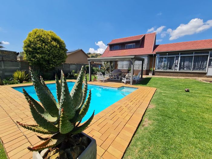 For Sale: Linmeyer House with 4 beds, pool, bar, and staff accommodation.