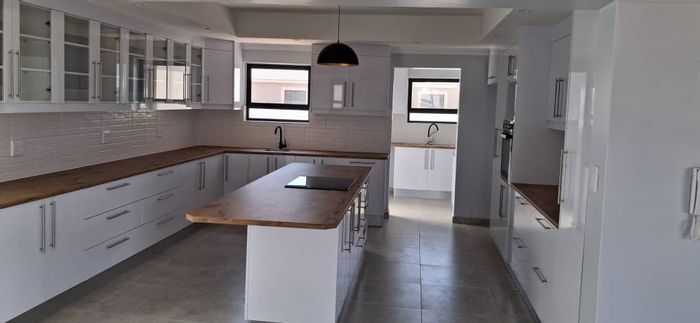 For Sale: House in Swakopmund Ext 9 with 3 bedrooms, double garage, and BBQ area.