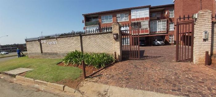 Property #2151768, Townhouse for sale in Kempton Park Ext 5