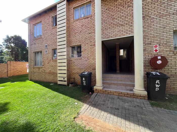 Ground floor apartment in Greenhills for sale, 2 bedrooms, balcony, parking included.