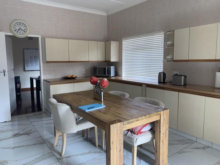 Linmeyer House For Sale: 4 beds, pool, braai area, versatile extra room.