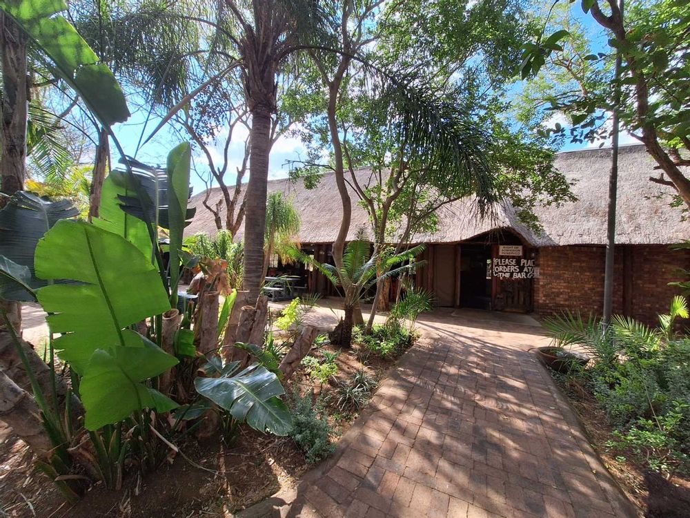 Restaurant and swimming pool