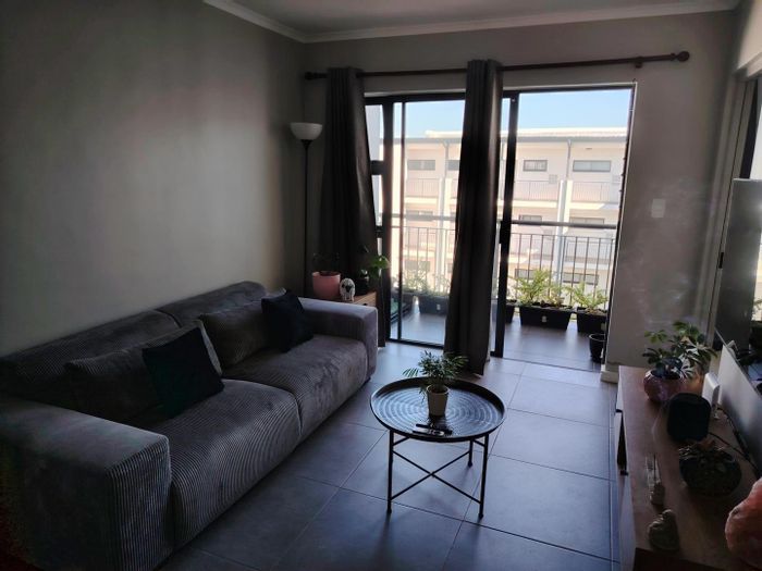 To Rent: Apartment in Sonstraal Heights with security, fiber internet, and pet-friendly options.